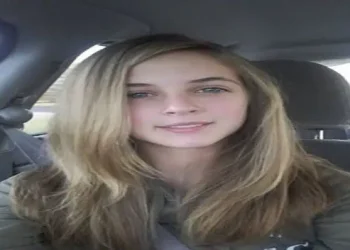 Έκοψε τα μακρυά Μαλλιά της Κόρης του για να την Τιμωρήσει. Μόλις δείτε πως την έκαναν θα νευριάσετε…