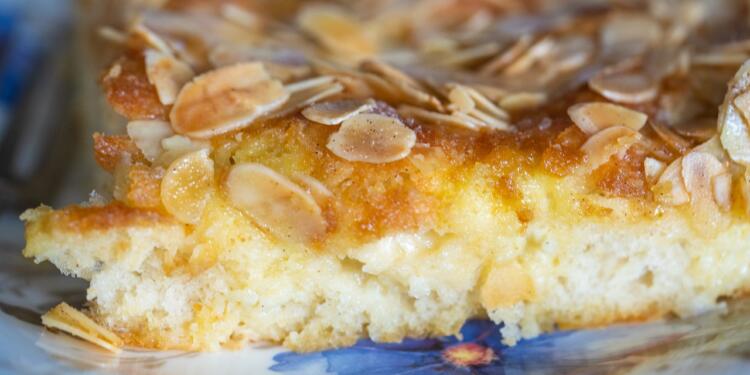 butter cake, cakes, almond slivers