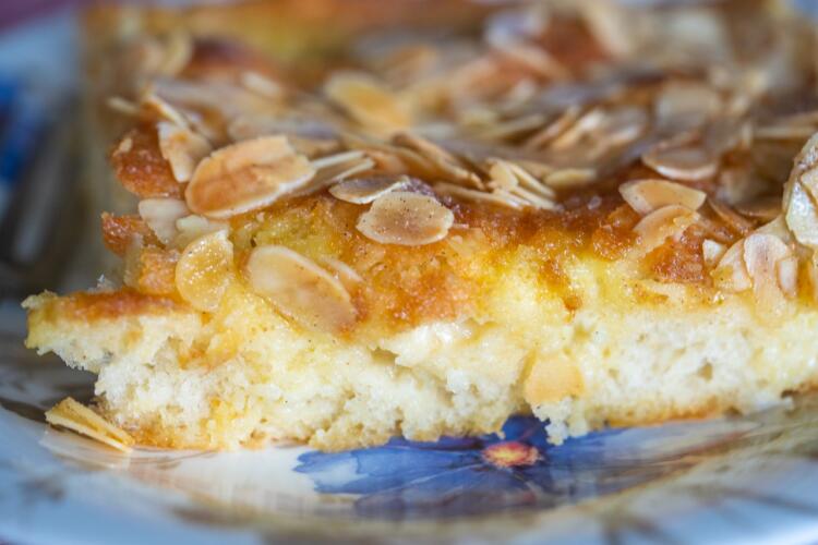 butter cake, cakes, almond slivers