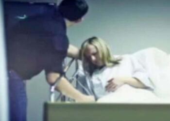 32χρονη έγκυος «πεθαίνει» στη διάρκεια του τοκετού – Ξαφνικά ο άνδρας της ψιθυρίζει κάτι στο αυτί και…