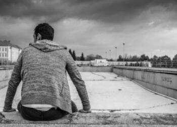 «Ντρέπομαι να να κυκλοφορήσω τη γυναίκα μου επειδή είναι xoντρούλα!»