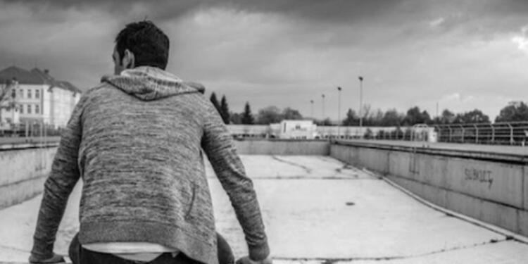 «Ντρέπομαι να να κυκλοφορήσω τη γυναίκα μου επειδή είναι xoντρούλα!»