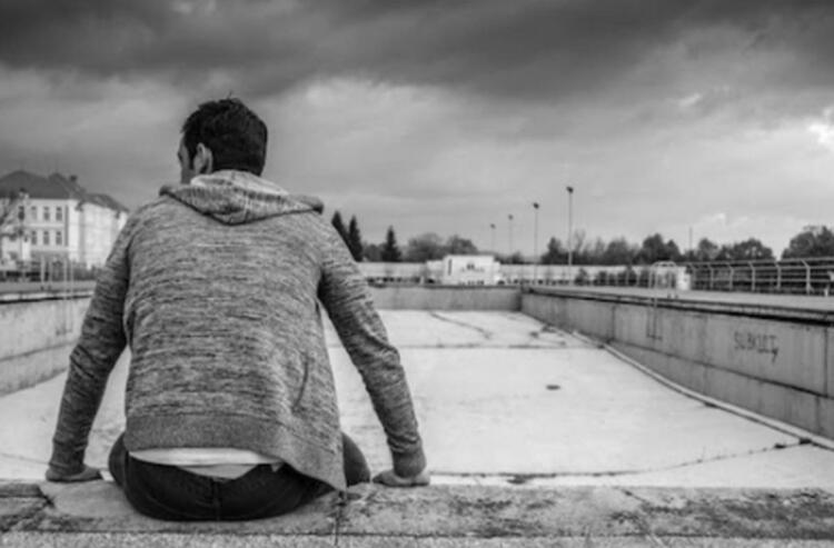 «Ντρέπομαι να να κυκλοφορήσω τη γυναίκα μου επειδή είναι xoντρούλα!»