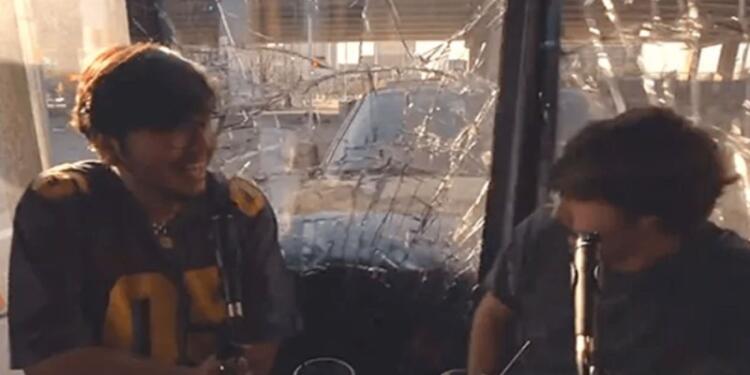 Βίντεο σοκ: Αυτοκίνητο πέφτει πάνω στην τζαμαρία καφετέριας! Από την άλλη καθόντουσαν 2 άτομα!