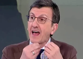 «Δεν έπρεπε να αρχίζει ο αγώνας με κρεμασμένα κουρέλια»: Έξαλλος ο Πορτοσάλτε με τα πανό στα γήπεδα που τον κράζουν