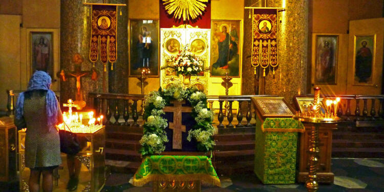 Τι πρέπει να λέμε όταν ανάβουμε κερί και τι συμβολίζει;