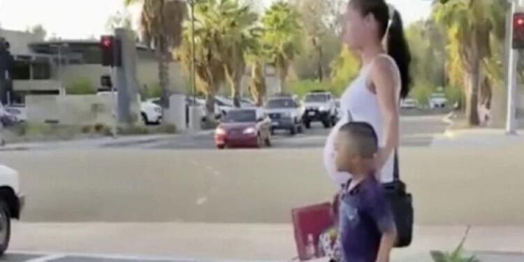 Έγκυος με το παιδί της ζητιάνευαν στο δρόμο – Όταν την ακολούθησε ένας άνδρας με κάμερα έπαθε σ.0.κ (Video)