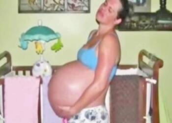 Έγκυος περιμένει δίδυμα αλλά η κοιλιά της δεν σταματάει να μεγαλώνει – Ούτε ο γυναικολόγος της δεν φανταζόταν κάτι τέτοιο…(Video)