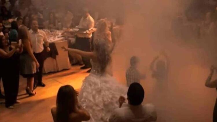 Νύφη χορεύει το πιο «μαγικό» τσιφτετέλι στο γάμο της – «Έτριξαν» τα πατώματα και ο γαμπρός τρελάθηκε