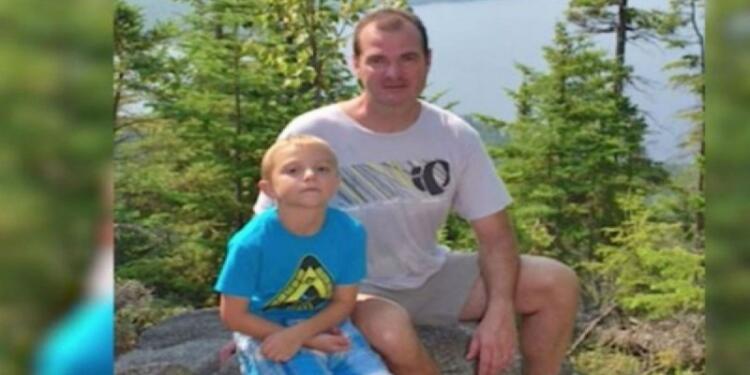 Μητέρα νομίζει ότι τραβάει την τέλεια φωτογραφία – Η θανάσιμη απειλή που κρύβεται στο βλέμμα του πατέρα και αγνοεί ο γιος του! (Video)