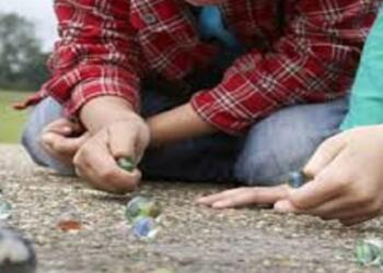 Αθάνατα παιδικά χρόνια. Πώς ήταν να μεγαλώνεις σε ένα χωριό τη δεκαετία του ‘80