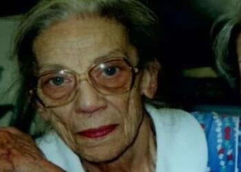 Λίγο πριν πεθάνει αυτή η γιαγιά ψιθύρισε «βρείτε τον κρυμμένο θησαυρό» – Δεν φαντάζεστε τι βρήκαν…