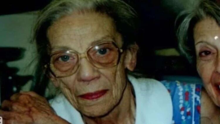 Λίγο πριν πεθάνει αυτή η γιαγιά ψιθύρισε «βρείτε τον κρυμμένο θησαυρό» – Δεν φαντάζεστε τι βρήκαν…