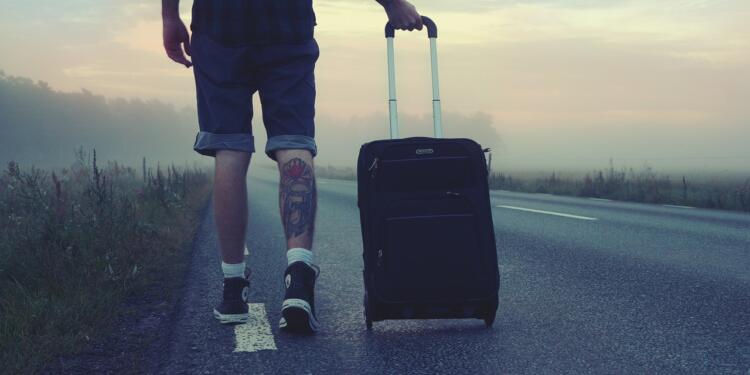 25χρονος έκανε ωτοστόπ και κατέληξε βι@σμένος από δυο γυναίκες