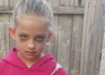 Η φωτογραφία του μικρού κοριτσιού κάνει τον γύρο του διαδικτύου…Όταν την δείτε ολόκληρη θα παγώσετε!