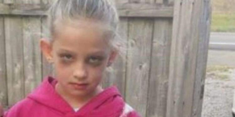 Η φωτογραφία του μικρού κοριτσιού κάνει τον γύρο του διαδικτύου…Όταν την δείτε ολόκληρη θα παγώσετε!