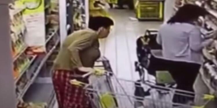 55χρονη γυναίκα κατέβασε το εσώpουχό της μέσα στο σούπερ μάρκετ – Αυτό που κατέγραψε η κάμερα θα σας σοκάρει