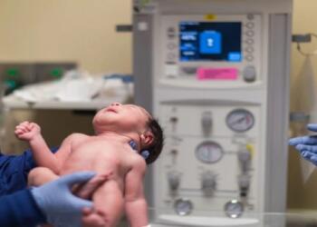 Γυναίκα γέννησε και έδωσε το παιδί για υιοθεσία όταν έμαθε απο που ήταν ο δότης