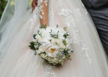 Παντρεύτηκαν και ζούσαν ένα όνειρο – Τρεις μήνες μετά η 24χρονη νύφη ανακάλυψε κάτι σοκαριστικό για τον 68χρονο γαμπρό