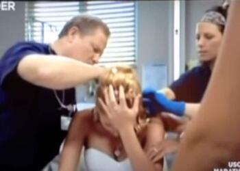 Νύφη την ημέρα του γάμου της φερόταν «τρελά» και πήγε στο γιατρό – Μόλις κοίταξε το κεφάλι της… (video)