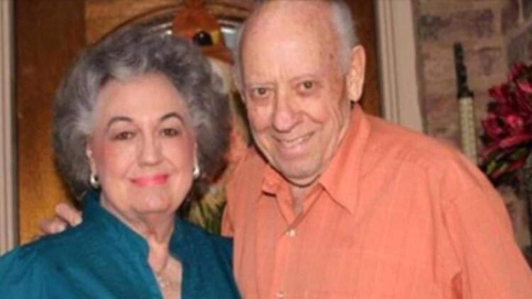 Αυτός ο παππούς επισκέπτεται τον τάφο της γυναίκας του κάθε μέρα…Δεν φαντάζεστε όμως τι κάνει εκεί!