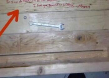 Πριν από μερικούς μήνες πέθανε ο πατέρας του! Παθαίνει σοκ με αυτό που βρίσκει κάτω από το γραφείο του!