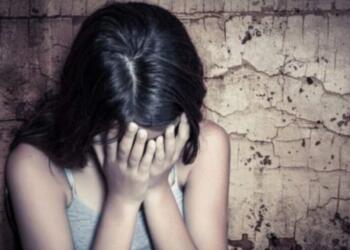 Πέραμα: «Είδα την κόρη μου ξαπλωμένη και τον 43χρονο να τη χαϊδεύει», λέει η μητέρα της 6χρονης