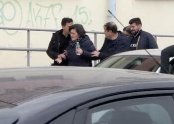 «Που είναι το κορίτσι μου;»: Ποιος θα απαντήσει στην σπαρακτική κραυγή της μάνας για τη νεκρή της κόρη