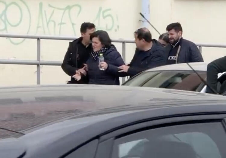 «Που είναι το κορίτσι μου;»: Ποιος θα απαντήσει στην σπαρακτική κραυγή της μάνας για τη νεκρή της κόρη