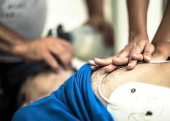 Πώς “ανέστησαν” 52χρονο στην εκκλησία, λίγο πριν το “Χριστός Ανέστη”