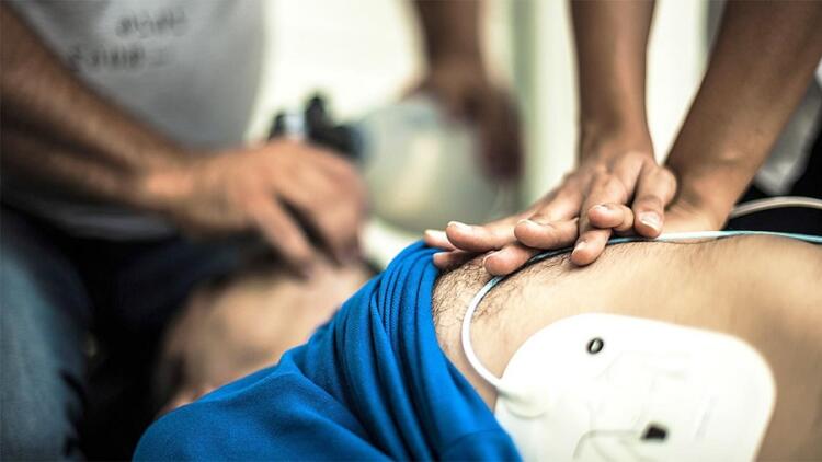 Πώς “ανέστησαν” 52χρονο στην εκκλησία, λίγο πριν το “Χριστός Ανέστη”