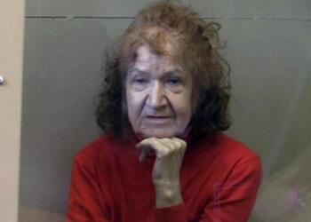 68χρονη γιαγιά σκότωσε, μαγείρεψε και… Η εικόνα από την κάμερα ασφαλείας σοκάρει