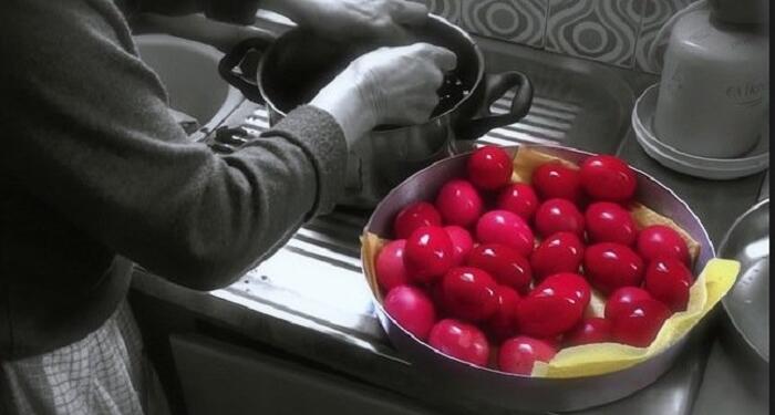 Κόκκινα αυγά χωρίς βαφή | Βάψε τα αυγά σου φυσικά