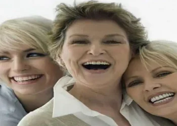 Ουτε που το φανταζόμασταν , γι’αυτό όλες οι γυναίκες μετά τα 50 κόβουν τα μαλλιά τους κοντά;