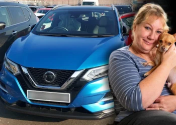 Πουλάει το αυτοκίνητο και χρησιμοποιεί τα χρήματα για να κάνει στον σκύλο της εγχείρηση καρδιάς