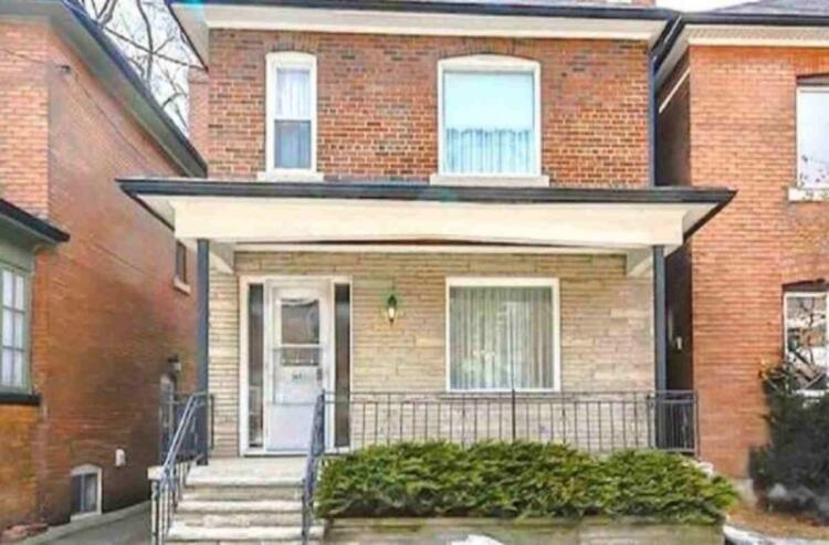 96χρονη γιαγιά πούλησε το σπίτι της σε μια οικογένεια – Όταν όμως μπήκαν μέσα ανακάλυψαν ένα τεράστιο μυστικό 72 χρόνων