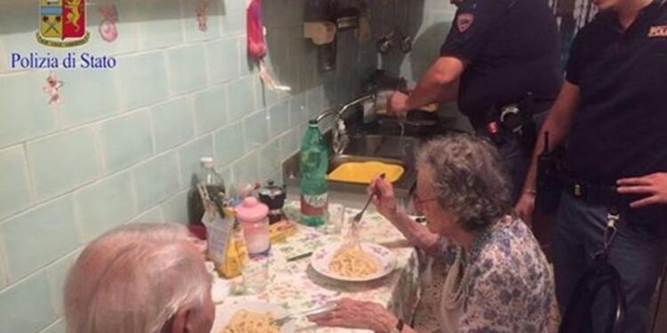 Αστυνομικοί βρήκαν την γιαγιά και τον παππού να κλαίνε στο σπίτι – Δεν φαντάζεστε τον λόγο