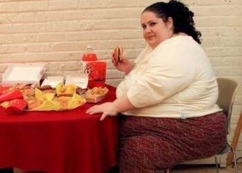 Ο άντρας μου με χώρισε γιατί σφήνωσα στην καρέκλα της ταβέρνας