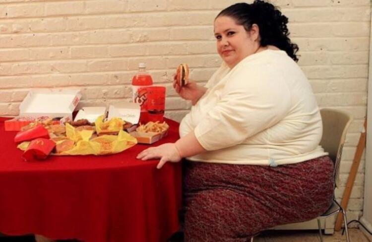 Ο άντρας μου με χώρισε γιατί σφήνωσα στην καρέκλα της ταβέρνας