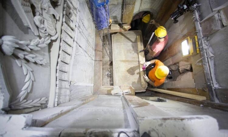 Συγκλονίζει η μαρτυρία του συντηρητή στον Πανάγιο Τάφο – «Αυτό είδα εκεί μέσα, άλλαξε η ζωή μου»