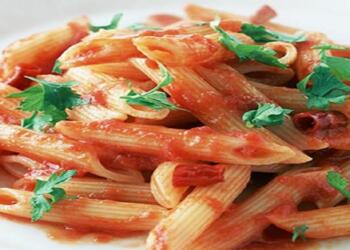 Πεντανόστιμη μακαρονάδα με σάλτσα πιπεριάς. Μοναστηριακή συνταγή.