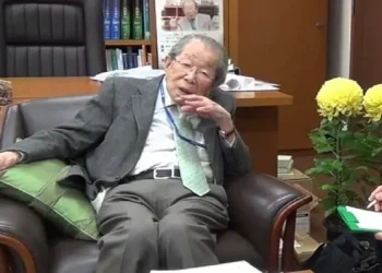 105χρονος Ιάπωνας γιατρός για την μακροζωία: «Μην παίρνετε σύνταξη»