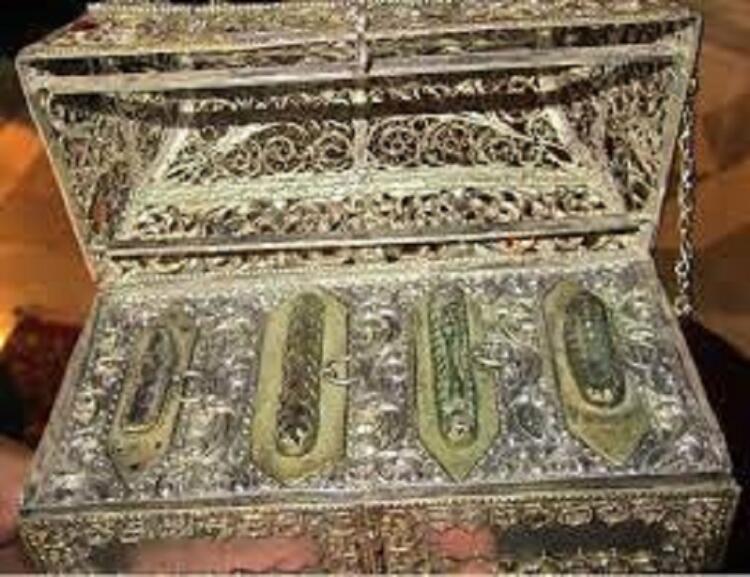 Πού βρίσκονται, σήμερα, στην Ελλάδα, το ακάνθινο στεφάνι και τα καρφιά από τη Σταύρωση του Χριστού