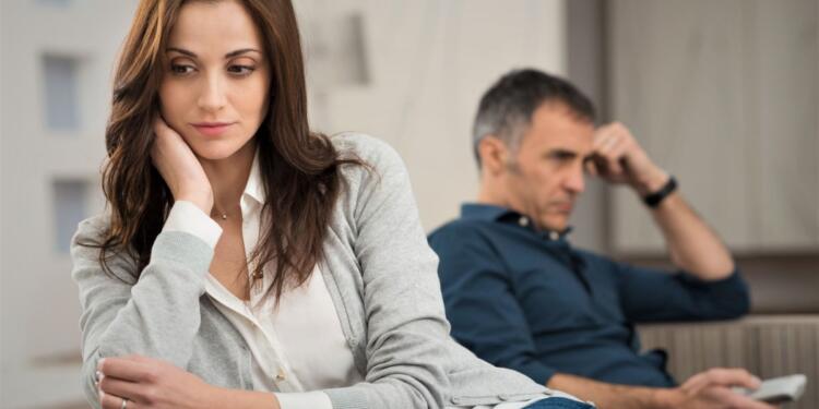 «Θέλω να χωρίσω αλλά μoυ λένε να μείνω στον γάμo μου για χάρη των παιδιών μου»