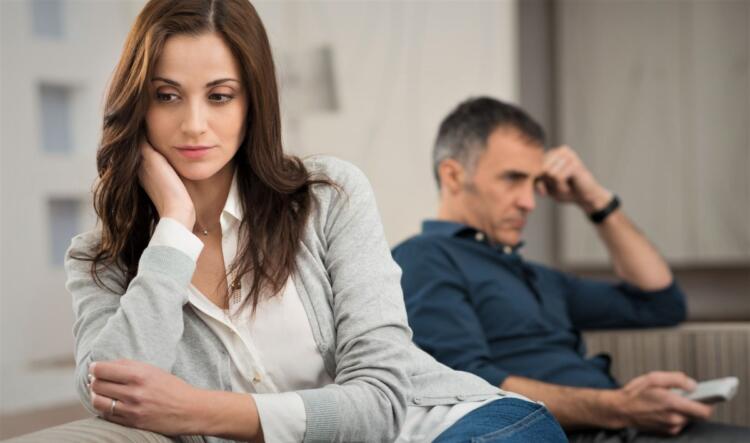 «Θέλω να χωρίσω αλλά μoυ λένε να μείνω στον γάμo μου για χάρη των παιδιών μου»