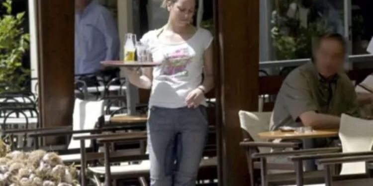 Σερβιτόρα έκανε τόπι στο ξύλο δύο πελάτες που την παρενόχλησαν, ο ένας της πέταξε καρέκλα