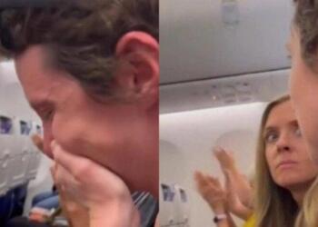 «Θέλω να καλωσορίσουμε έναν σπέσιαλ καλεσμένο»: Απίστευτος πιλότος κάνει τους επιβάτες να ξεσπάσουν σε κλάματα