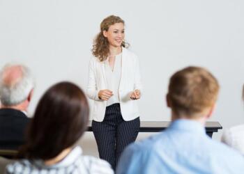 Πάνω από 5000 θέσεις Εκπαιδευτών Ενηλίκων με μισθό έως 3080 ευρώ!