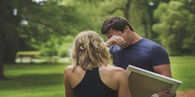 26χρονη έγκυος εμφανίστηκε μπροστά στον άντρα της με έναν πίνακα – Λίγα λεπτά μετά εκείνος ξέσπασε σε κλάματα