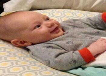 Η babysitter έβαλε το μωρό τους για ύπνο – 2 ώρες μετά κάλεσε τους γονείς του κλαίγοντας